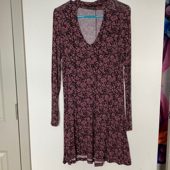 Express Dresses & Skirts - Express Floral Dress With Cut-Out